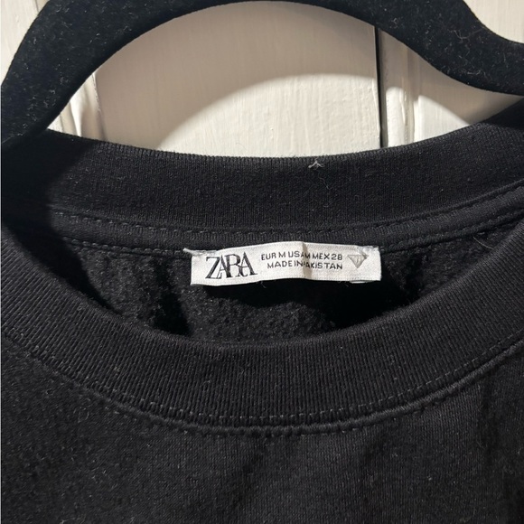 Black Zara Cropped Sweater - Picture 2 of 2